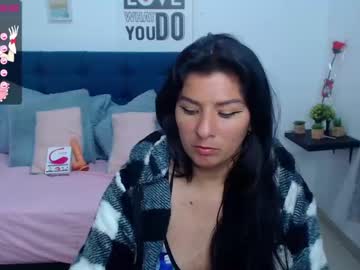 girl Boob Cam with nicolles_