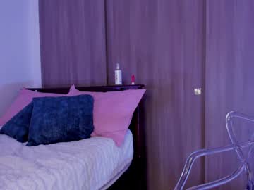 girl Boob Cam with violetta_swift_