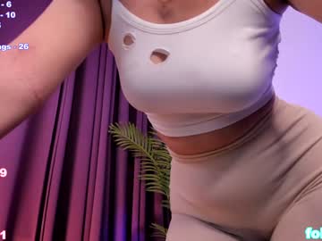 girl Boob Cam with evelyn_ray