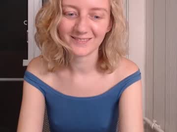 girl Boob Cam with elly_helly
