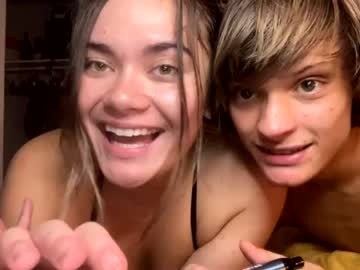 couple Boob Cam with partystars