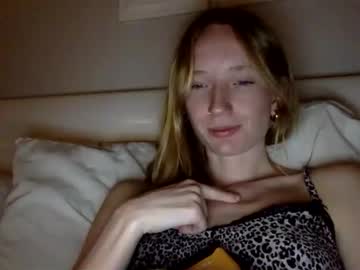 girl Boob Cam with littlee_redd